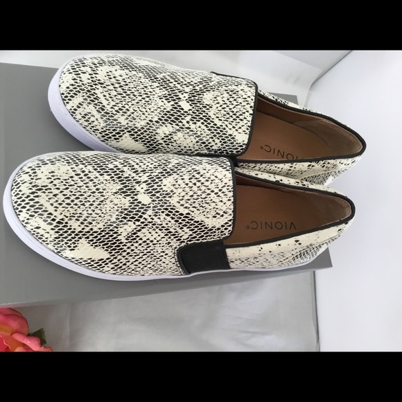 LAST PAIR SIZE 8 NWT VIONIC DEMETRA SLIP ON SHOES - Picture 3 of 11